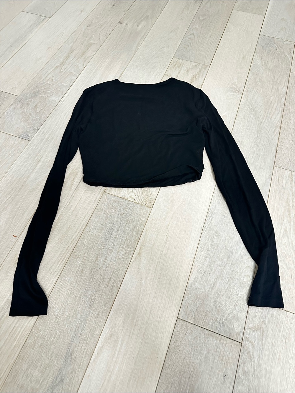 Meshki Black Long-Sleeve Cropped Top with Contrast Stitching - Picture 3 of 3